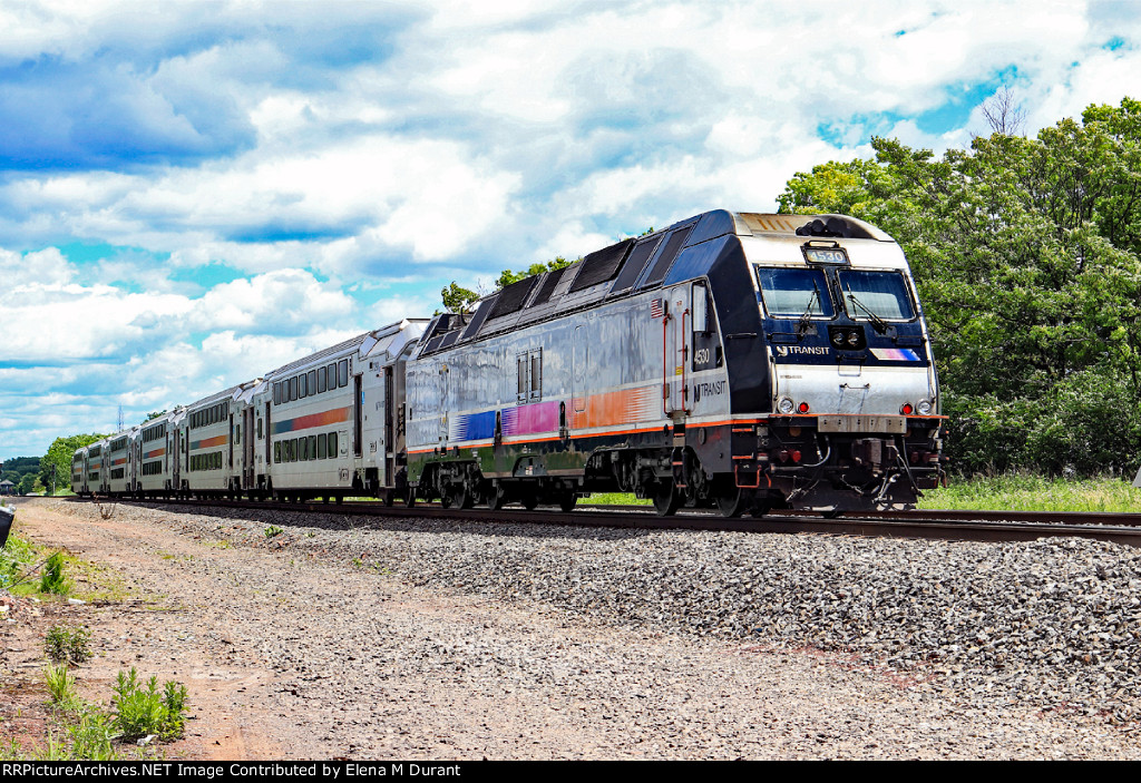 NJT 4530 on 5518